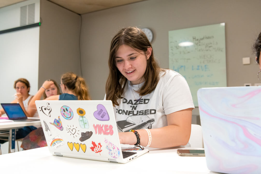 Oxford Scholastica student typing on a laptop.